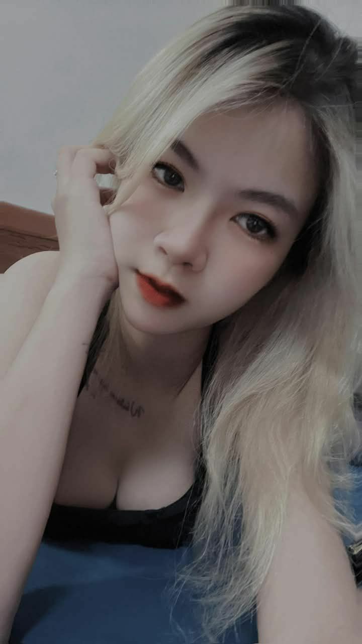 ở nhà một mình thuê em nô lệ tình dục dễ thương sung sướng